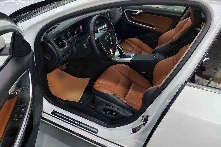 Used Volvo V60 2017 T5 Zhiyi Edition China V Standard Driver Seat