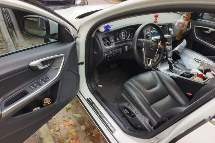 Used Volvo V60 2017 T5 Zhiyi Edition China V Standard Driver Seat