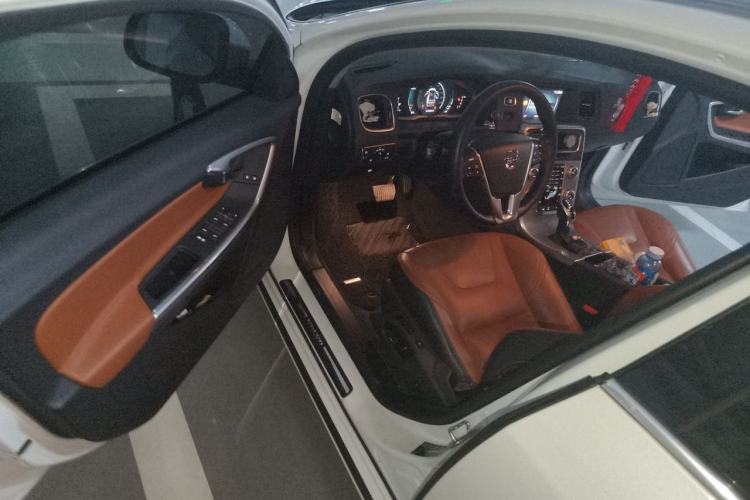 Used Volvo V60 2017 T5 Zhiya Edition China V Standard Driver Seat