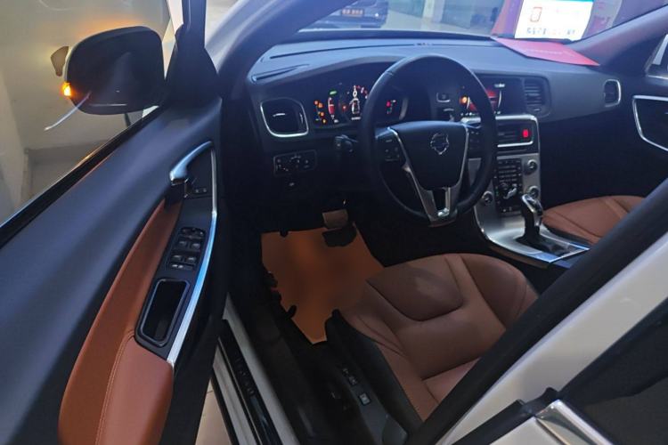 Used Volvo V60 2017 T5 Zhiya Edition China V Standard Driver Seat