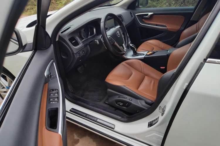 Used Volvo V60 2017 T5 Zhiya Edition China V Standard Driver Seat
