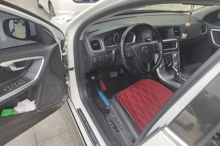 Used Volvo V60 2017 T4 Smart Edition China V Standard Driver Seat