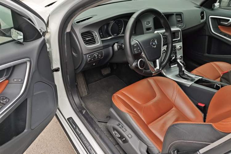 Used Volvo V60 2017 T5 Zhiya Edition China V Standard Driver Seat