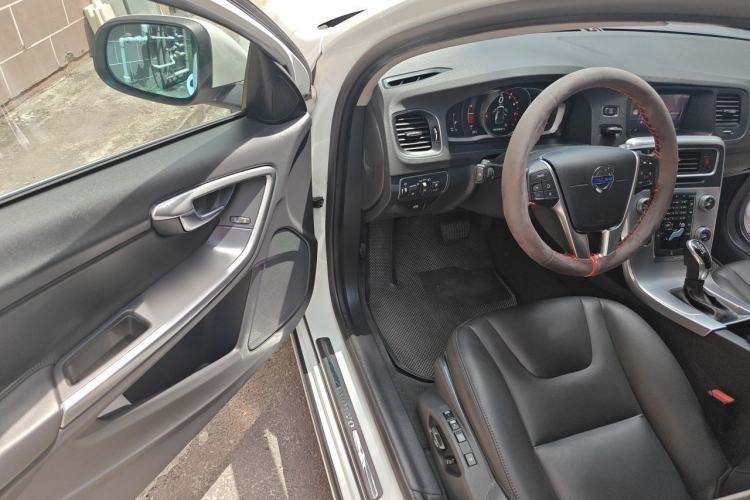 Used Volvo V60 2017 T5 Zhiyi Edition China V Standard Driver Seat