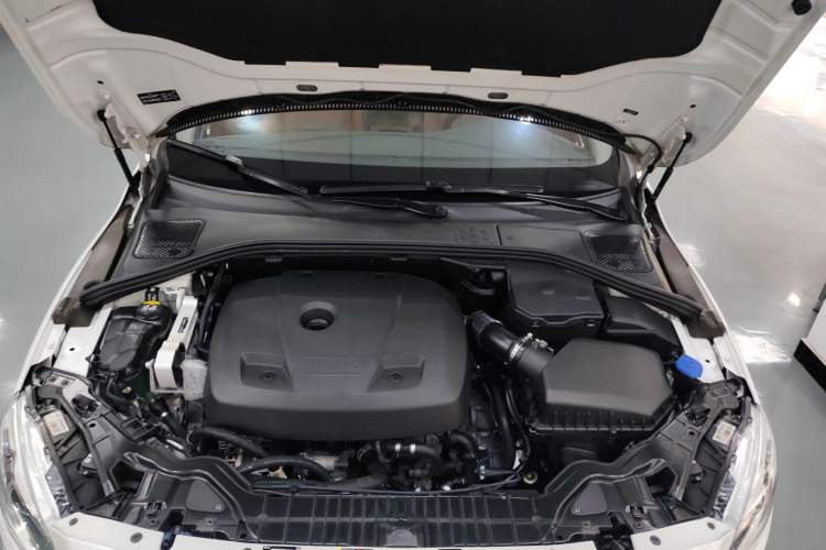Used Volvo V60 2017 T5 Zhiyi Edition China V Standard Engine Bay