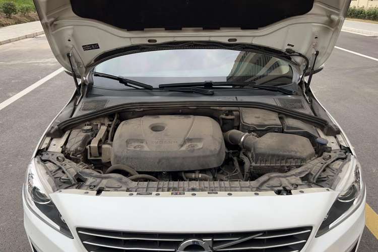 Used Volvo V60 2017 T5 Zhiya Edition China V Standard Engine Bay