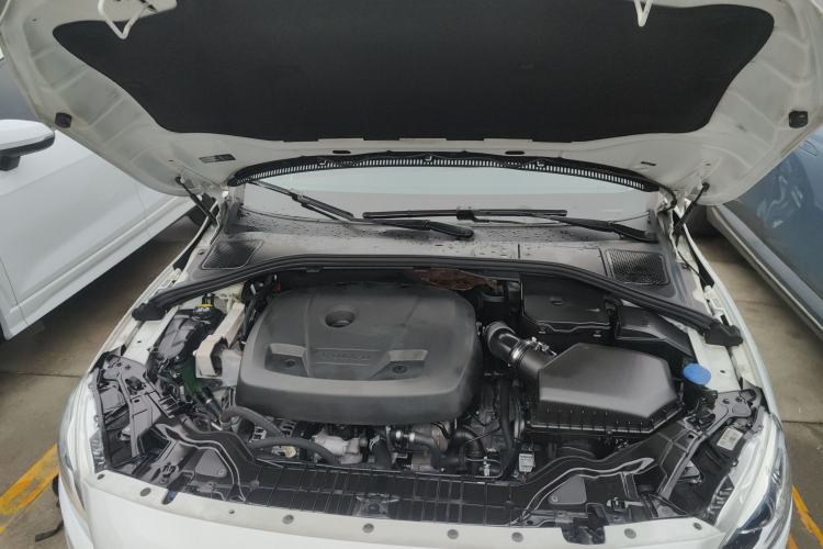 Used Volvo V60 2017 T5 Zhiyi Edition China V Standard Engine Bay