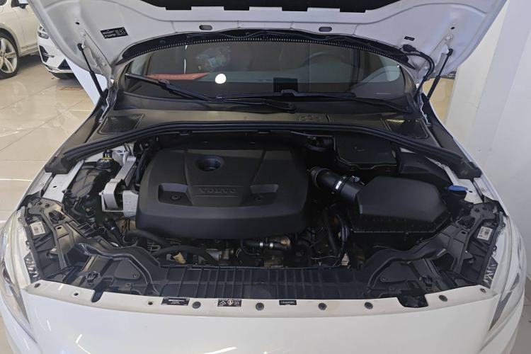 Used Volvo V60 2017 T5 Zhiya Edition China V Standard Engine Bay
