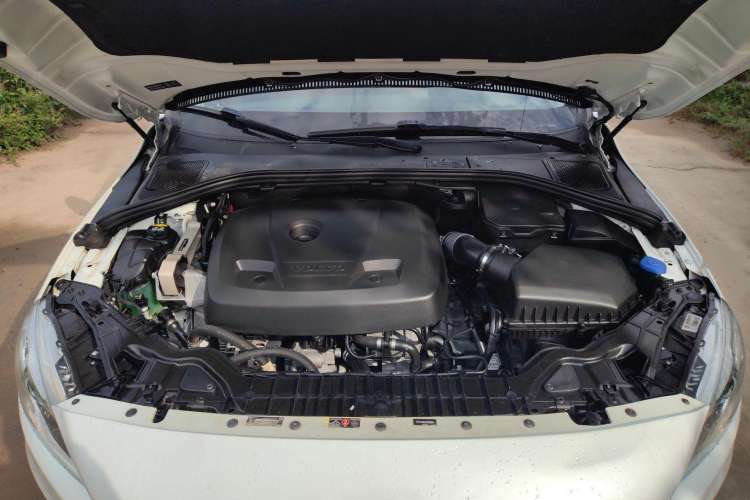 Used Volvo V60 2017 T5 Zhiya Edition China V Standard Engine Bay
