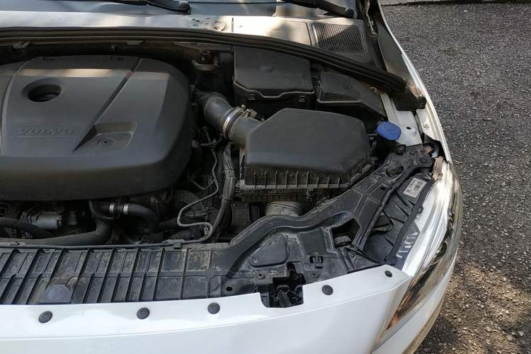 Used Volvo V60 2017 T5 Zhiya Edition China V Standard Engine Bay Left