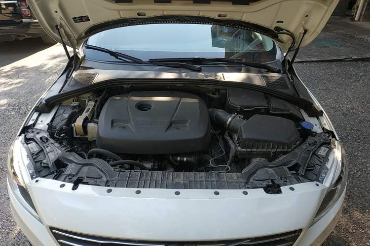 Used Volvo V60 2017 T5 Zhiya Edition China V Standard Engine Bay