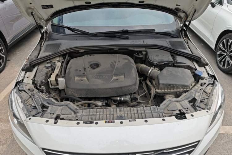 Used Volvo V60 2017 T5 Zhiya Edition China V Standard Engine Bay