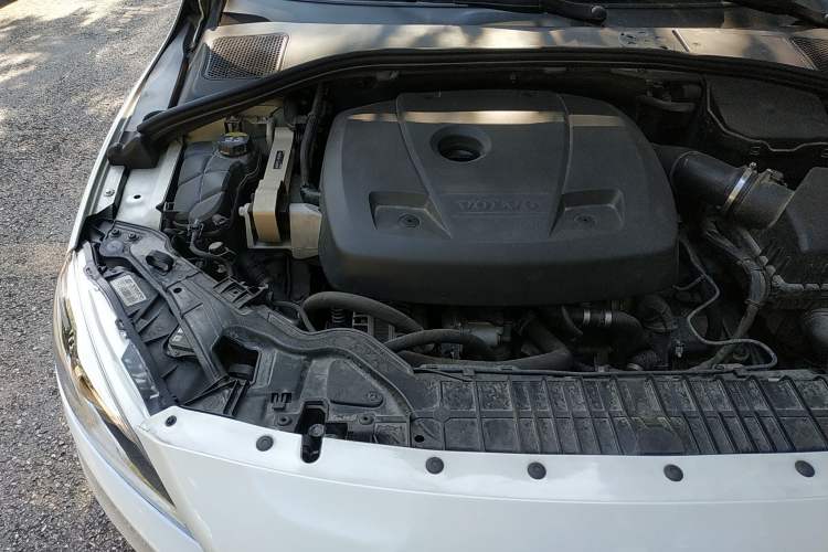 Used Volvo V60 2017 T5 Zhiya Edition China V Standard Engine Bay Right