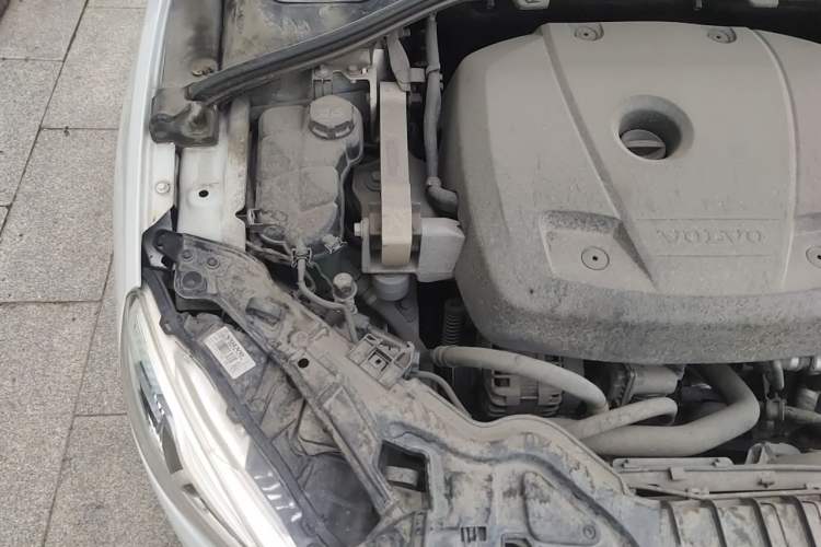 Used Volvo V60 2017 T4 Smart Edition China V Standard Engine Bay Right