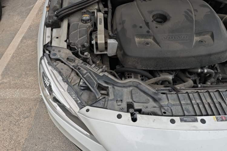 Used Volvo V60 2017 T5 Zhiya Edition China V Standard Engine Bay Right
