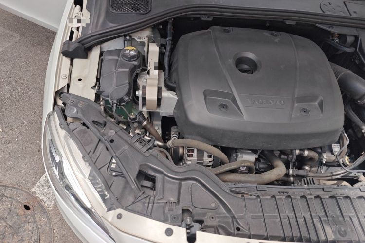 Used Volvo V60 2017 T5 Zhiyi Edition China V Standard Engine Bay Right