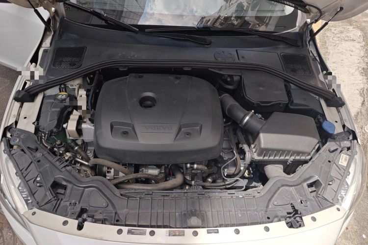 Used Volvo V60 2017 T5 Zhiyi Edition China V Standard Engine Bay