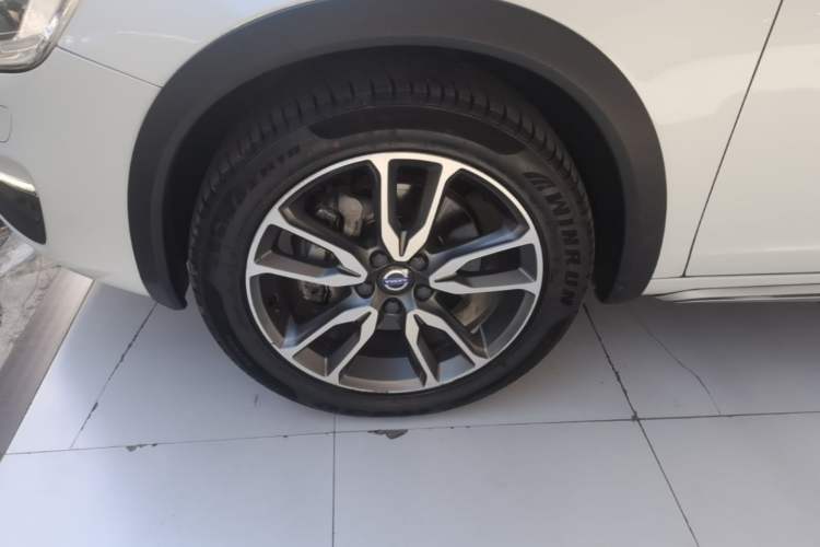 Used Volvo V60 2017 Cross Country T5 AWD China V Standard Exterior 1