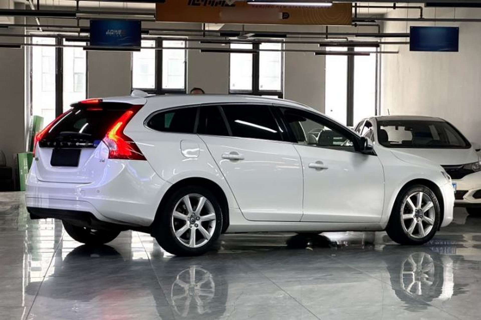 Used Volvo V60 2017 T4 Smart Edition China V Standard Exterior 2