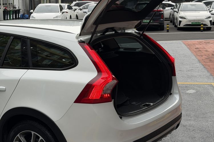 Used Volvo V60 2017 Cross Country T5 AWD China V Standard Exterior 3