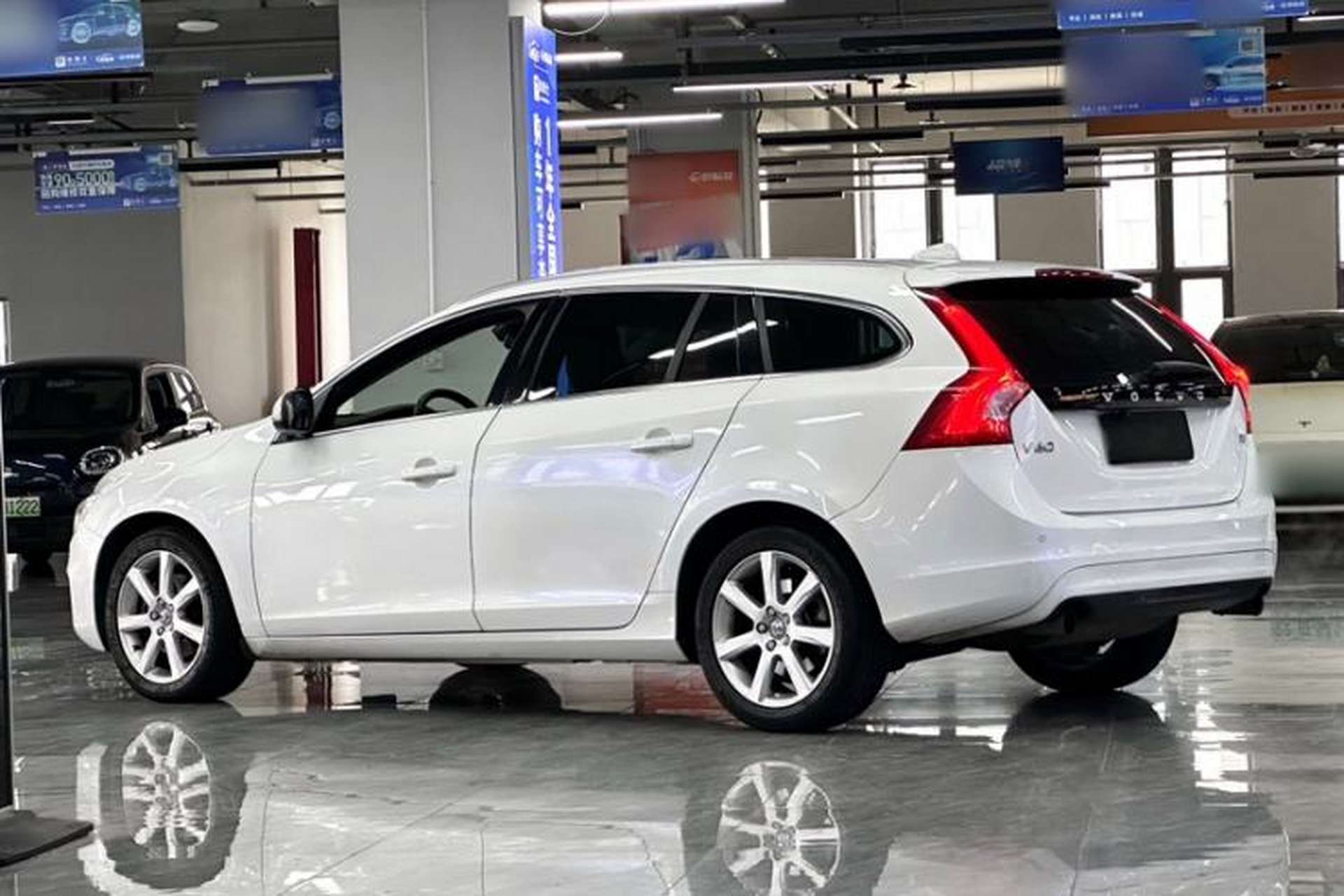 Used Volvo V60 2017 T4 Smart Edition China V Standard Exterior 4