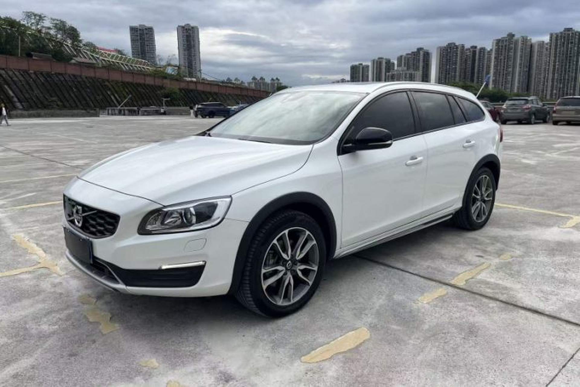 Used Volvo V60 2017 Cross Country T5 AWD China V Standard Front Left 45 Deg