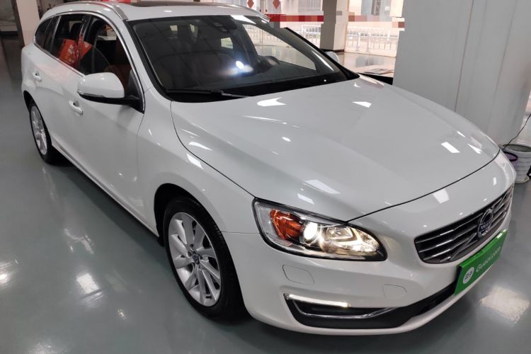 Used Volvo V60 2017 T5 Zhiyi Edition China V Standard Front Right 45 Deg