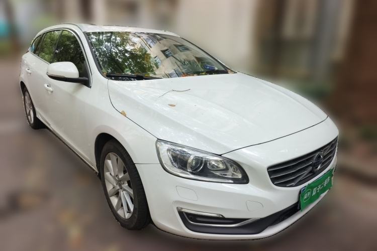 Used Volvo V60 2017 T5 Zhiyi Edition China V Standard Front Right 45 Deg