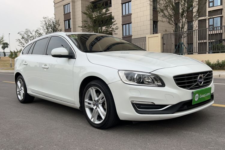 Used Volvo V60 2017 T5 Zhiya Edition China V Standard Front Right 45 Deg
