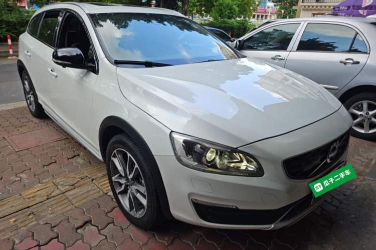 Used Volvo V60 2017 Cross Country T5 AWD China V Standard Front Right 45 Deg
