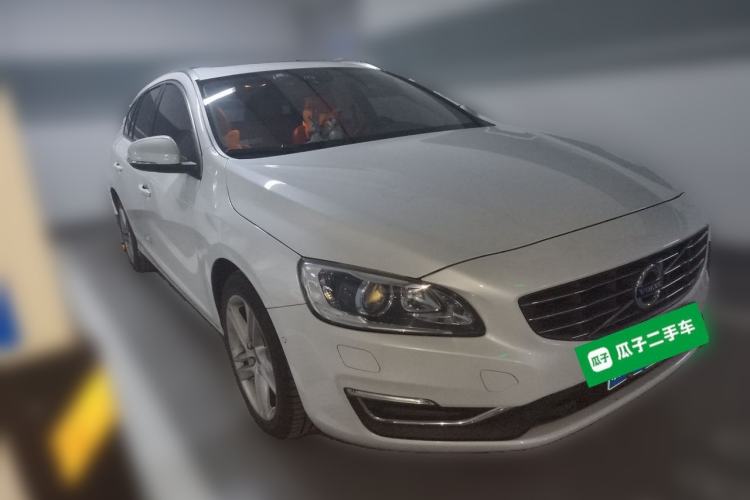 Used Volvo V60 2017 T5 Zhiya Edition China V Standard Front Right 45 Deg