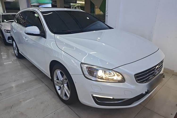 Used Volvo V60 2017 T5 Zhiya Edition China V Standard Front Right 45 Deg