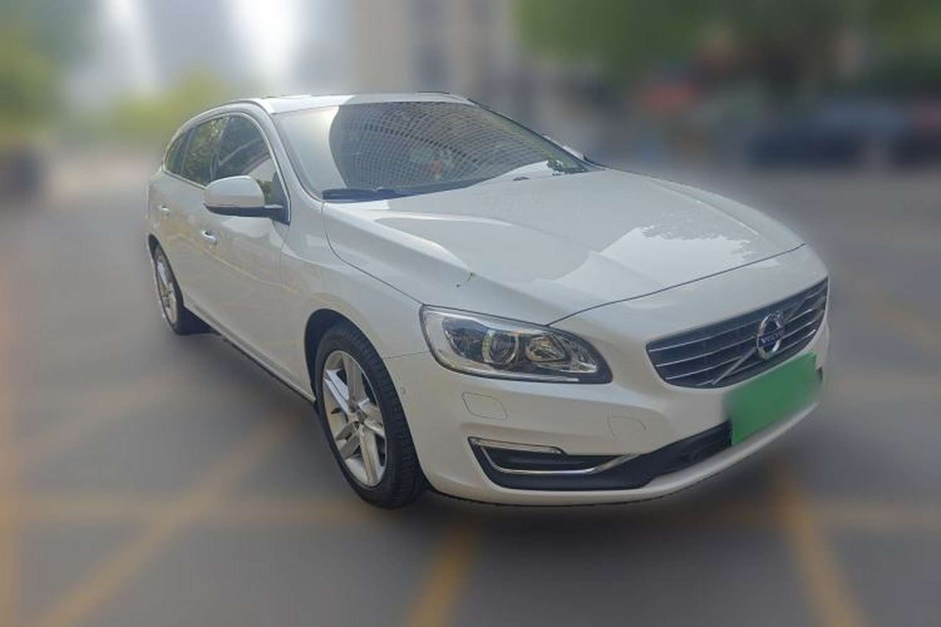 Used Volvo V60 2017 T5 Zhiya Edition China V Standard Front Right 45 Deg