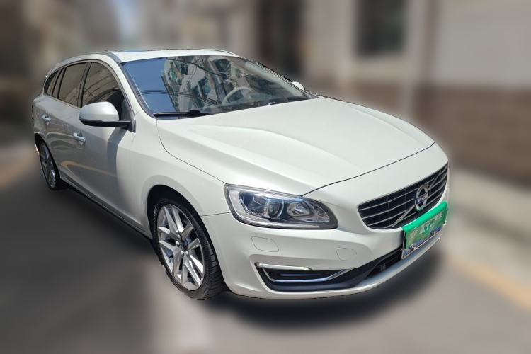Used Volvo V60 2017 T5 Zhiyi Edition China V Standard Front Right 45 Deg