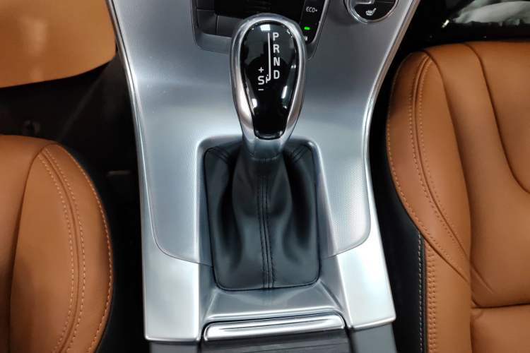 Used Volvo V60 2017 T5 Zhiyi Edition China V Standard Gear Lever
