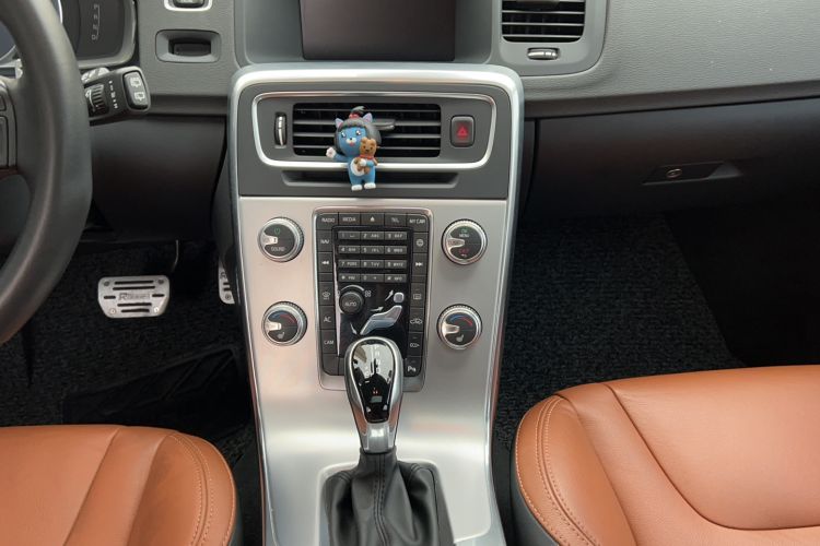 Used Volvo V60 2017 T5 Zhiya Edition China V Standard Gear Lever