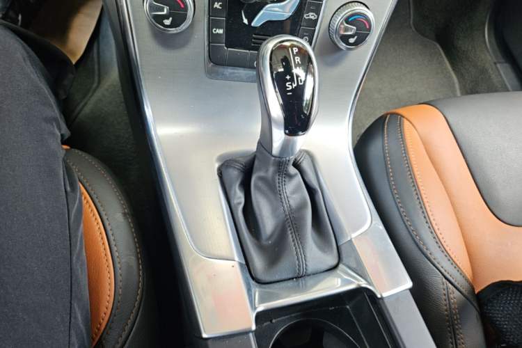 Used Volvo V60 2017 Cross Country T5 AWD China V Standard Gear Lever