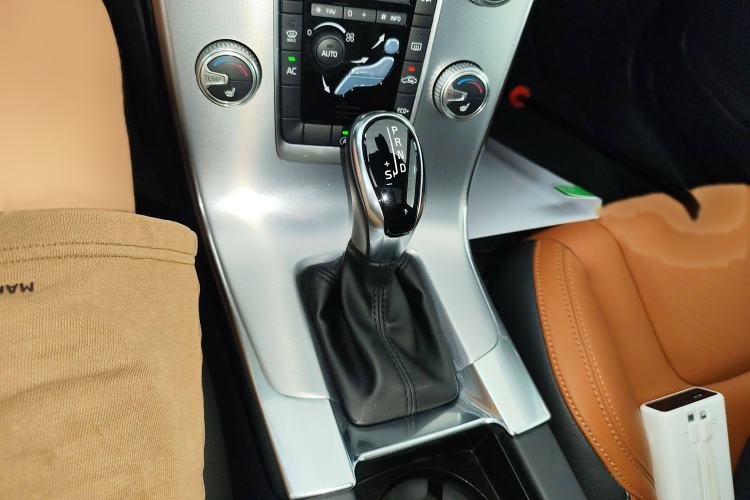 Used Volvo V60 2017 T5 Zhiyi Edition China V Standard Gear Lever