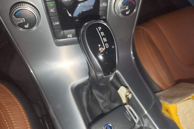 Used Volvo V60 2017 T5 Zhiya Edition China V Standard Gear Lever