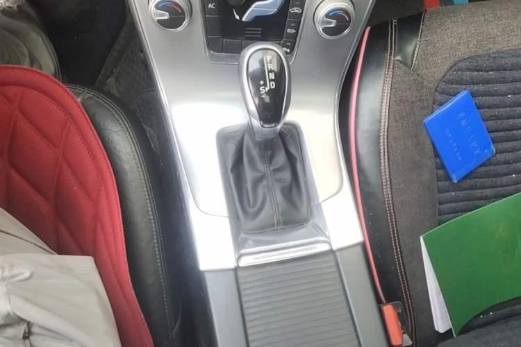 Used Volvo V60 2017 T4 Smart Edition China V Standard Gear Lever