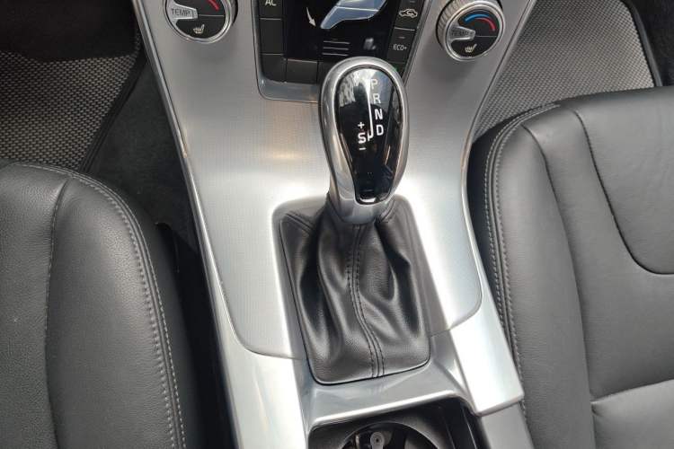 Used Volvo V60 2017 T5 Zhiyi Edition China V Standard Gear Lever