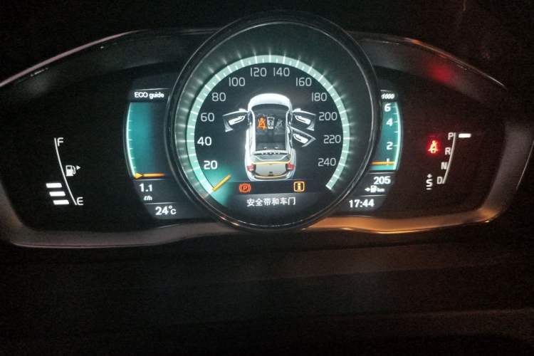 Used Volvo V60 2017 T5 Zhiya Edition China V Standard Instrument Cluster