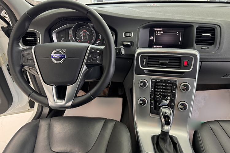 Used Volvo V60 2017 T5 Zhiyi Edition China V Standard Interior 1
