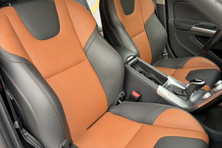 Used Volvo V60 2017 Cross Country T5 AWD China V Standard Interior 3