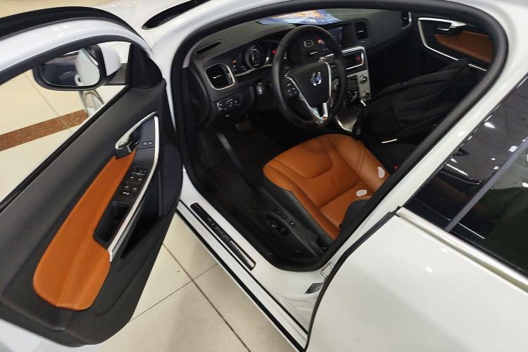 Used Volvo V60 2017 T5 Zhiyi Edition China V Standard Interior 3