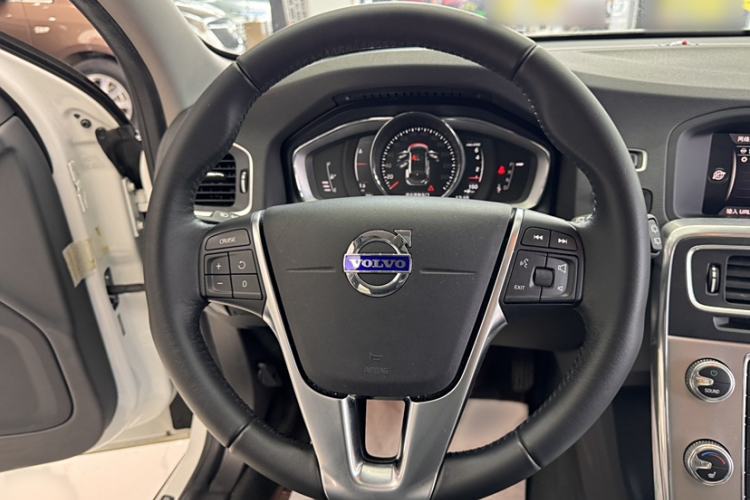 Used Volvo V60 2017 T5 Zhiyi Edition China V Standard Interior 3