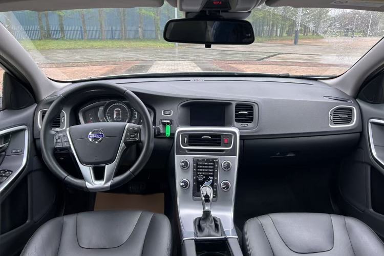 Used Volvo V60 2017 T5 Zhiyi Edition China V Standard Interior 4