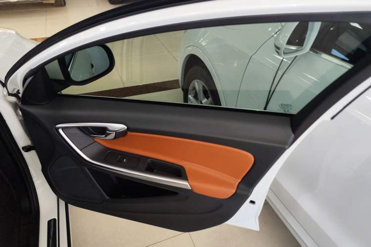 Used Volvo V60 2017 T5 Zhiyi Edition China V Standard Interior 5