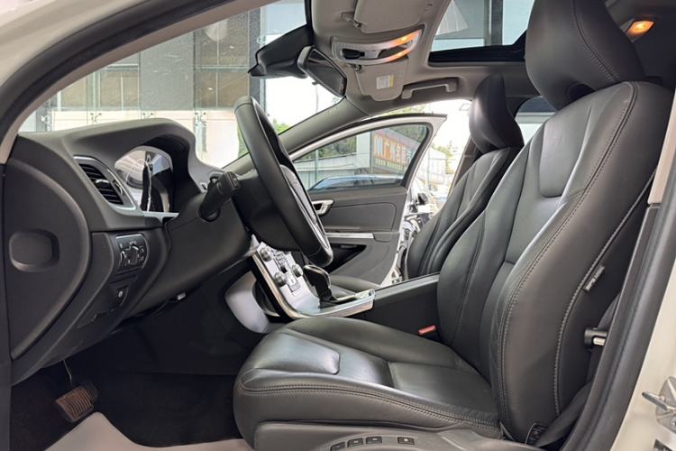 Used Volvo V60 2017 T5 Zhiyi Edition China V Standard Interior 5