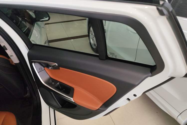 Used Volvo V60 2017 T5 Zhiyi Edition China V Standard Interior 6